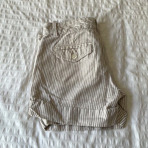Very cute Express shorts size 4 - Picture 2 of 3